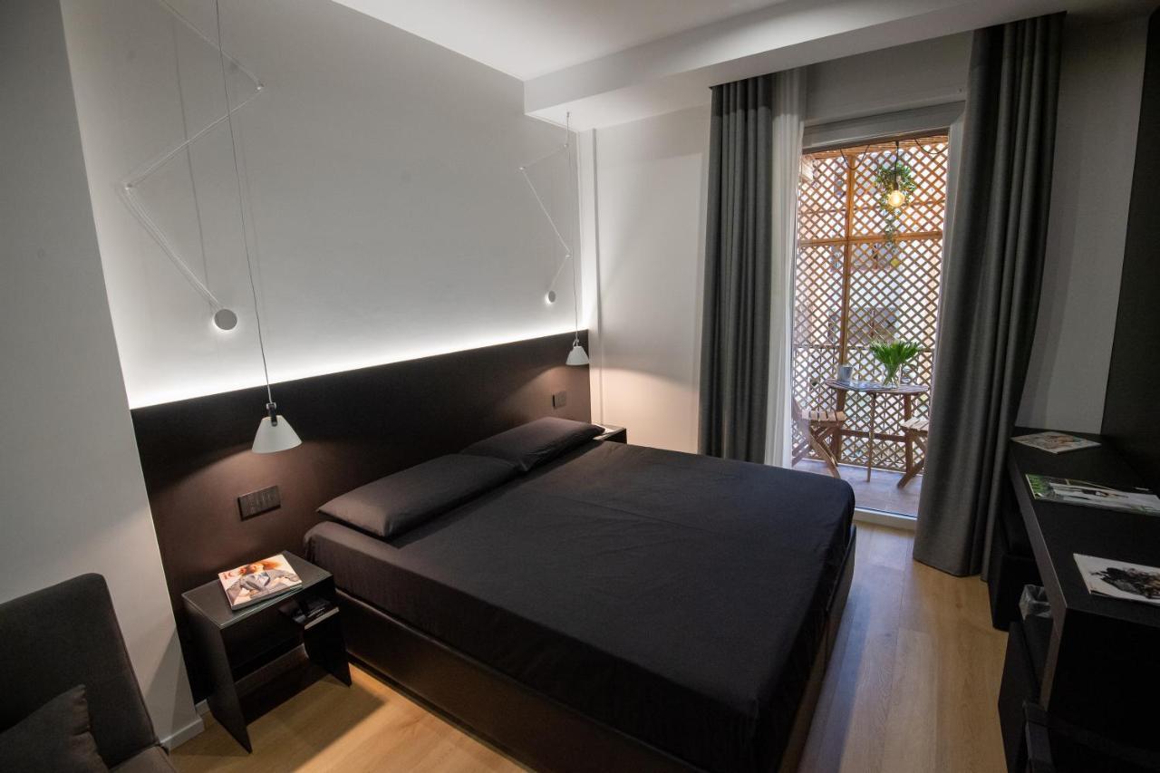 Contemporaneamente 147 - Modern & Comfort Rooms Бари Экстерьер фото