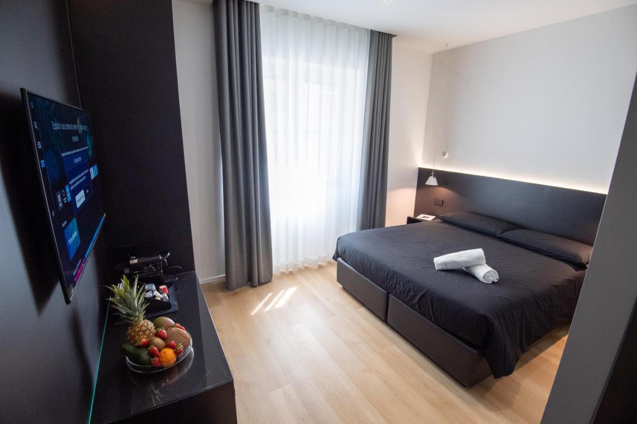 Contemporaneamente 147 - Modern & Comfort Rooms Бари Экстерьер фото