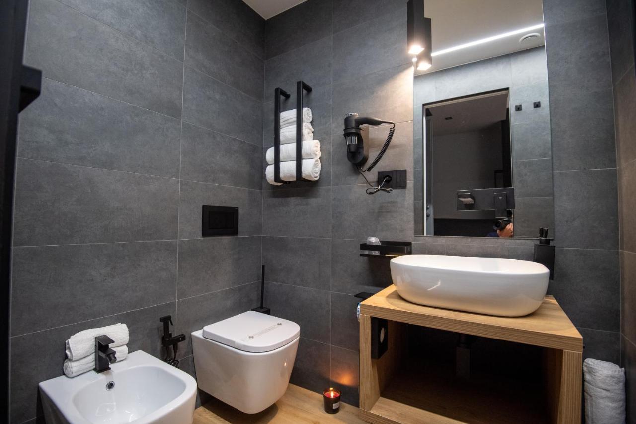 Contemporaneamente 147 - Modern & Comfort Rooms Бари Экстерьер фото