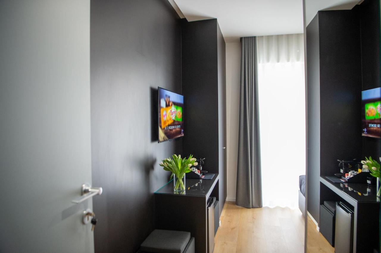 Contemporaneamente 147 - Modern & Comfort Rooms Бари Экстерьер фото