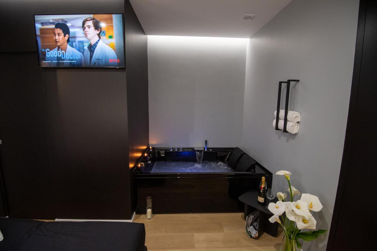 Contemporaneamente 147 - Modern & Comfort Rooms Бари Экстерьер фото