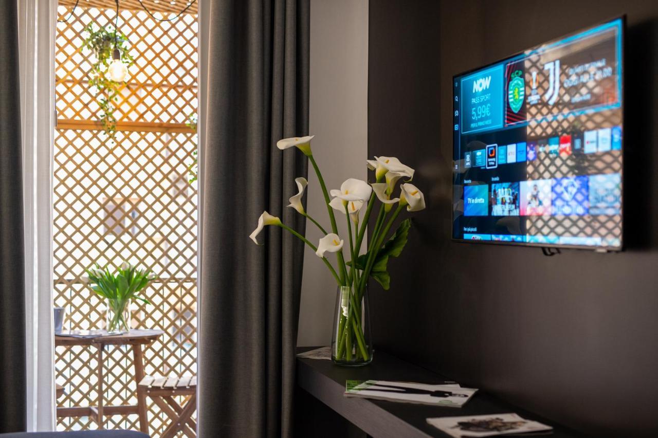 Contemporaneamente 147 - Modern & Comfort Rooms Бари Экстерьер фото