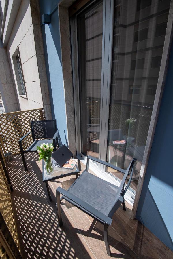 Contemporaneamente 147 - Modern & Comfort Rooms Бари Экстерьер фото