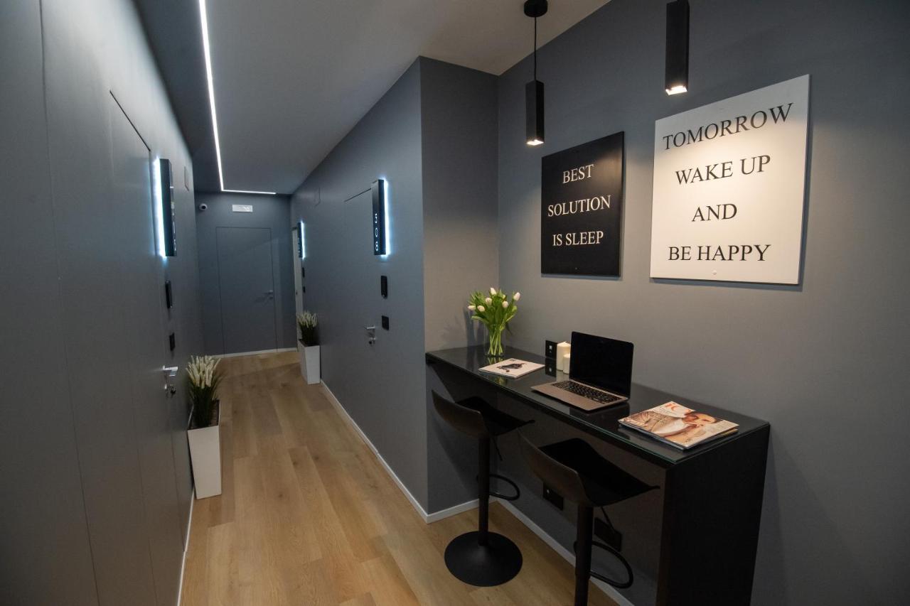 Contemporaneamente 147 - Modern & Comfort Rooms Бари Экстерьер фото