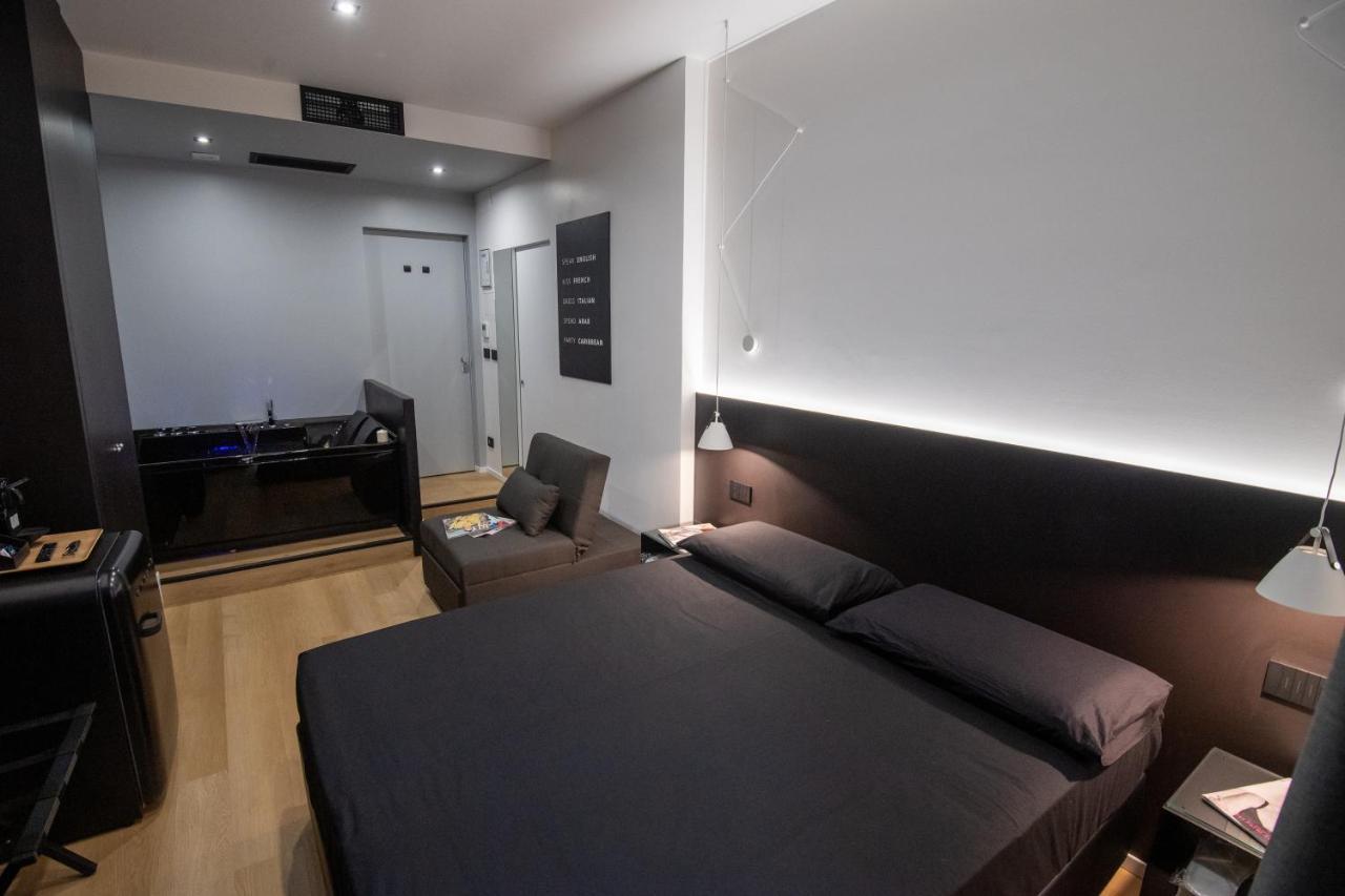 Contemporaneamente 147 - Modern & Comfort Rooms Бари Экстерьер фото