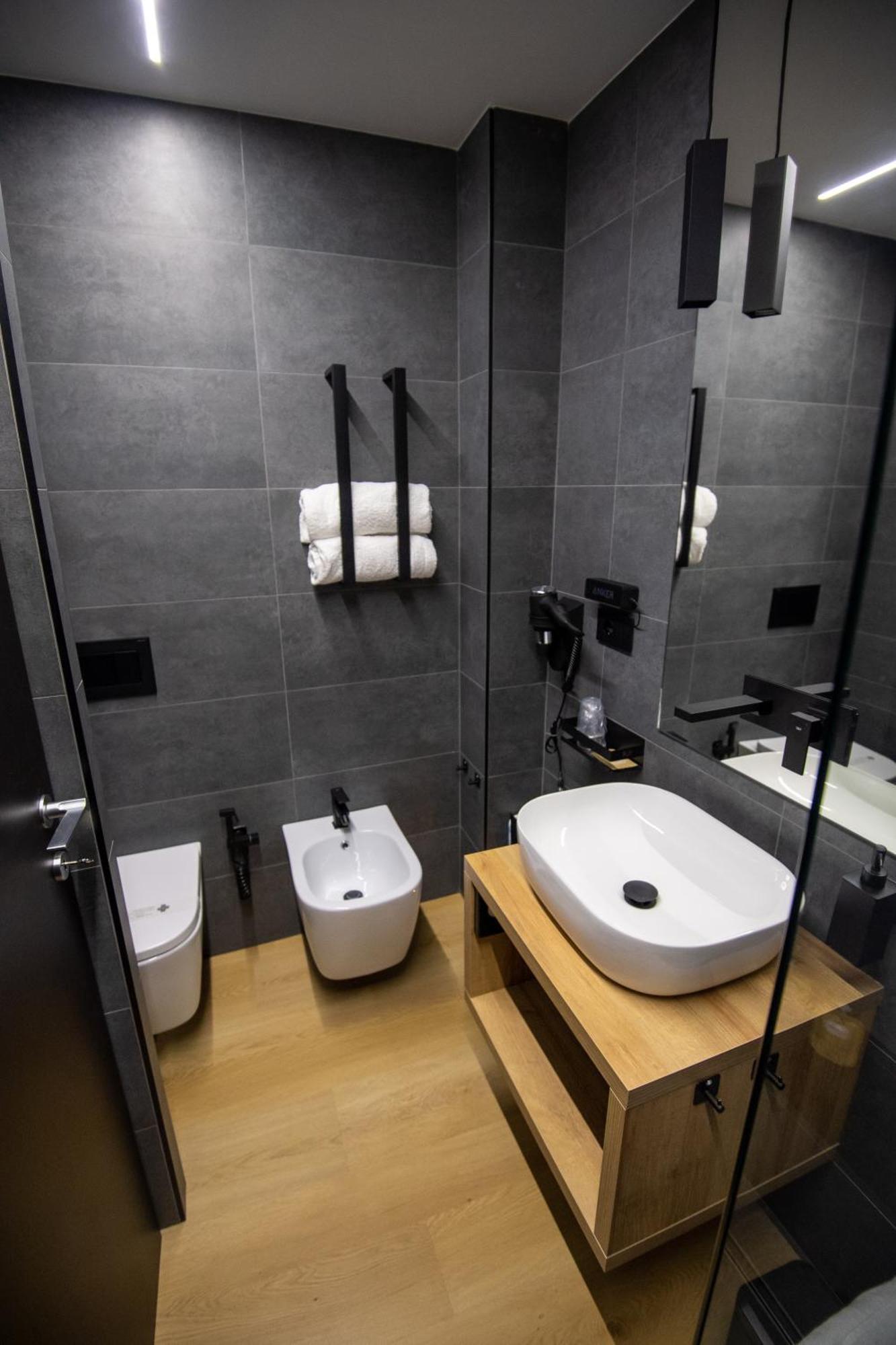 Contemporaneamente 147 - Modern & Comfort Rooms Бари Экстерьер фото